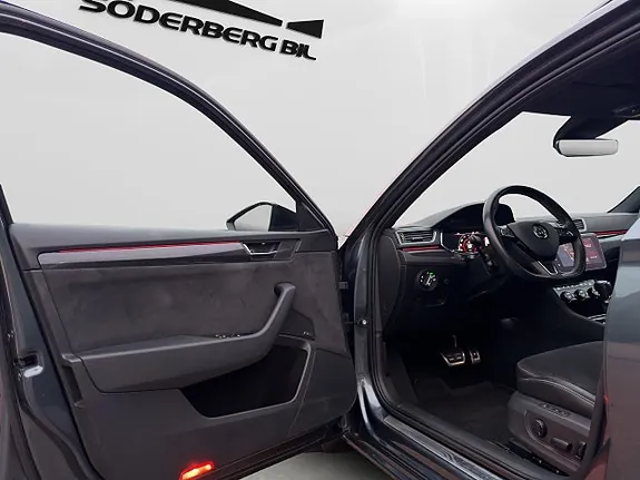 Skoda Superb 2019 photo 5
