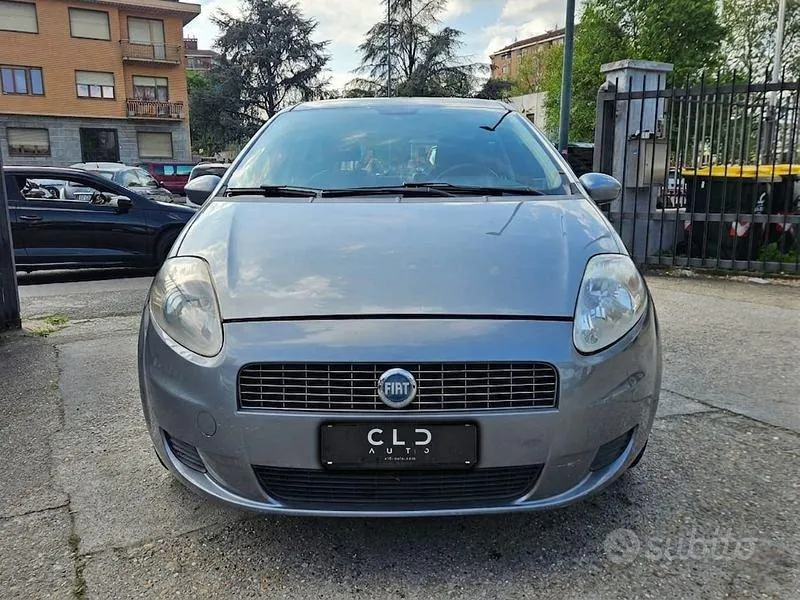 Fiat Grande Punto 2006 photo 2