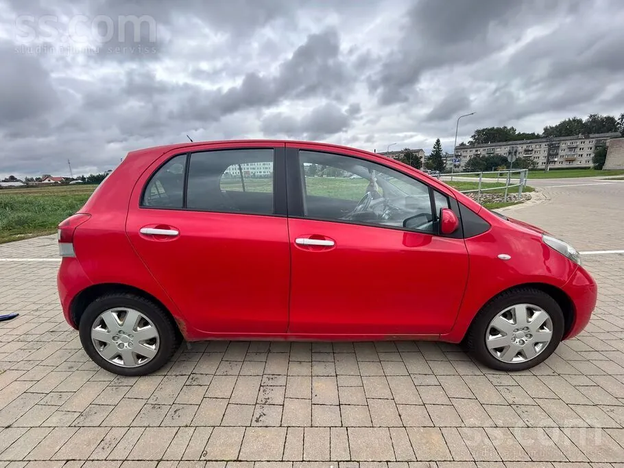 Toyota Yaris 2010 photo 2