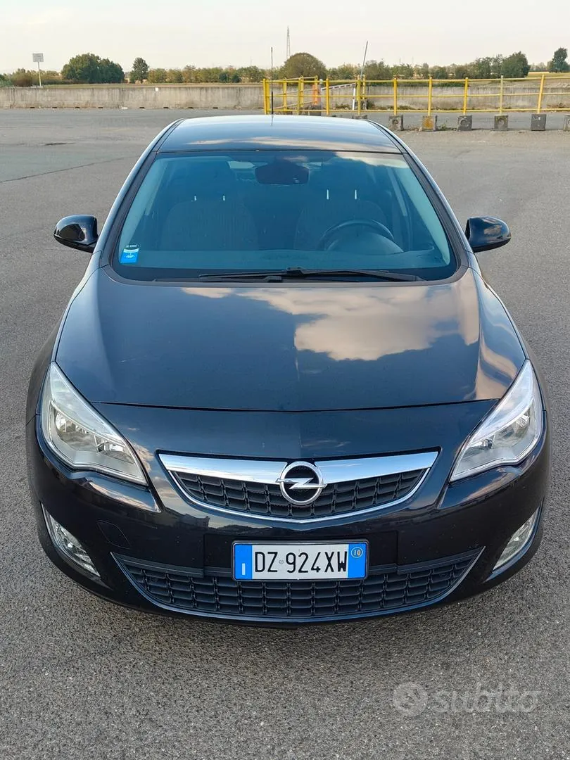Opel Astra 2010 photo 3