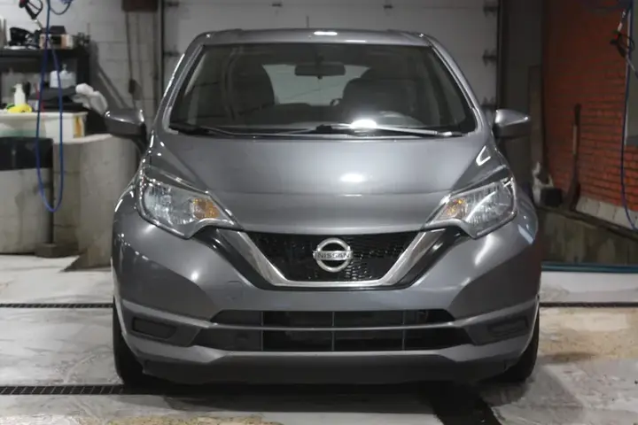 Nissan Versa 2018 photo 2