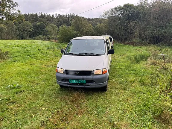 Toyota Hiace 2002 photo 2
