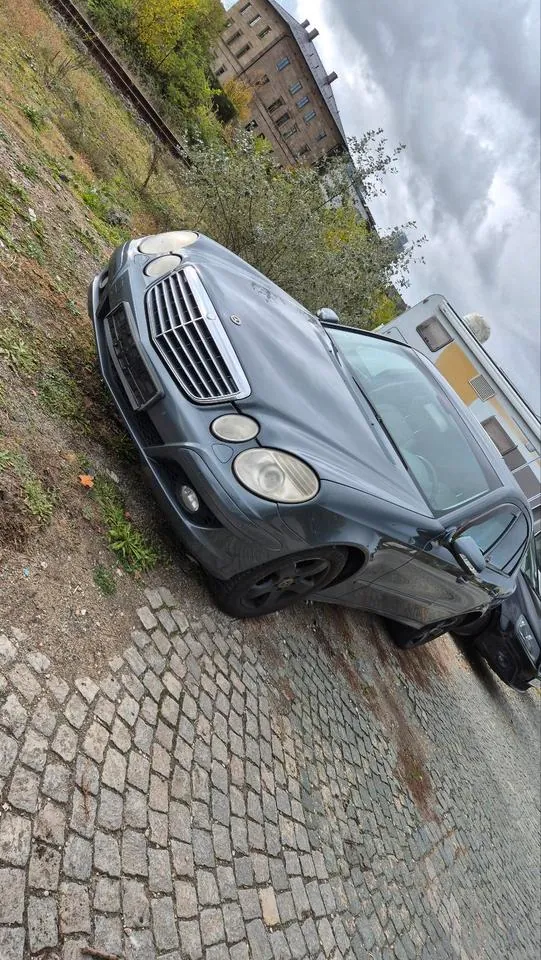 Mercedes-Benz W211