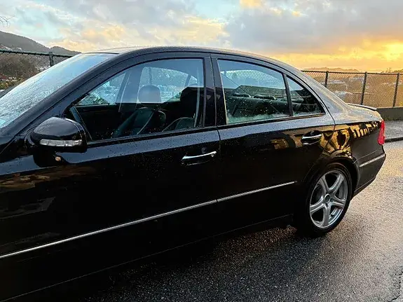 Mercedes-Benz E 200 2006 photo 2