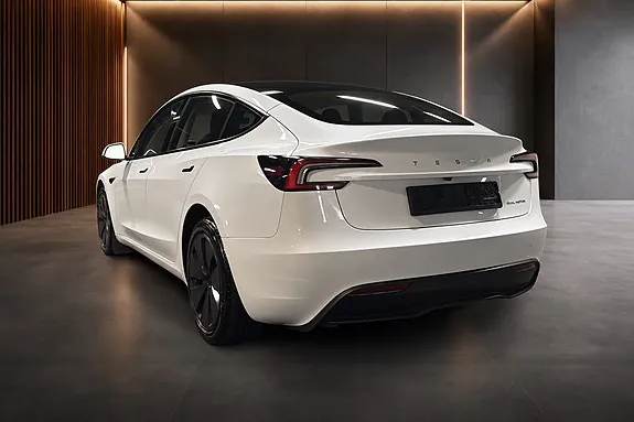 Tesla Model 3 2025 photo 3