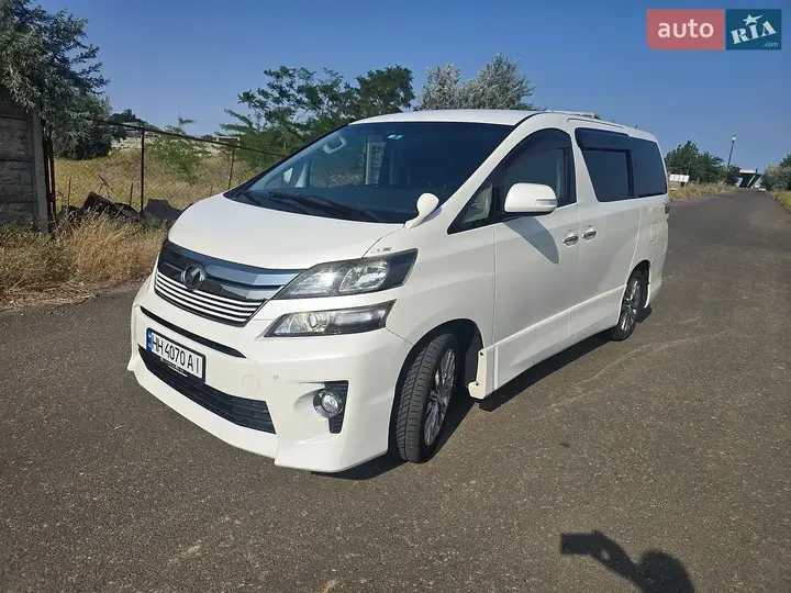 Toyota Vellfire 2013 photo 2