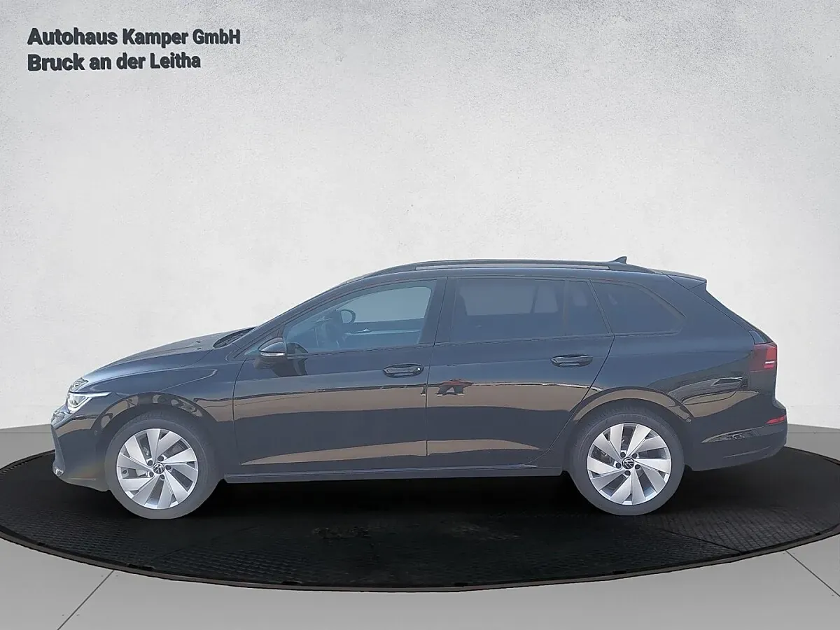 Volkswagen Golf 2026 photo 2