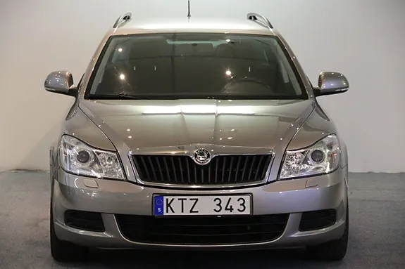 Skoda Octavia 2011 photo 2