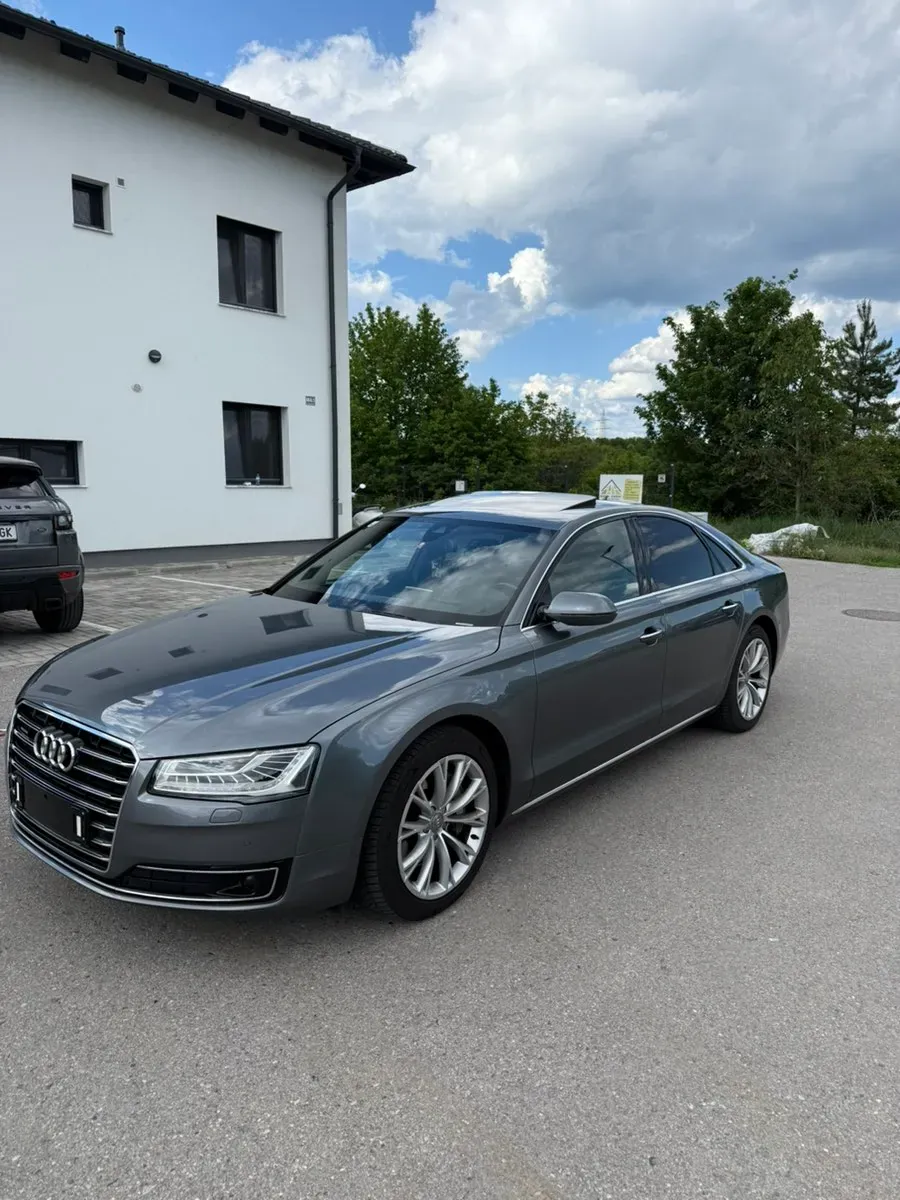 Audi A8 2016 photo 2