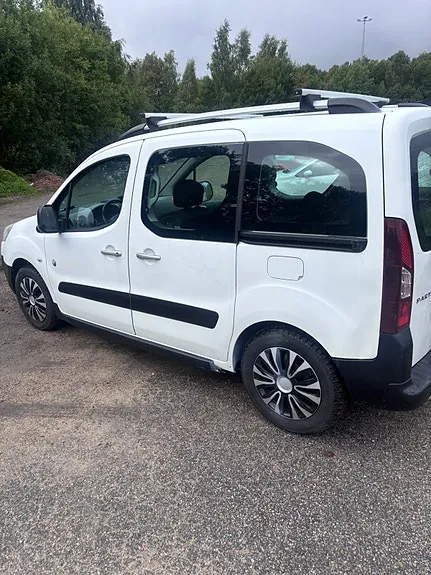 Peugeot Partner Tepee 2012 photo 2