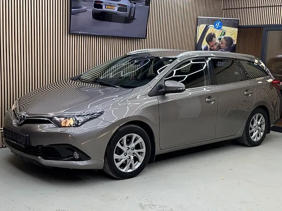 Toyota Auris 2015 photo 3