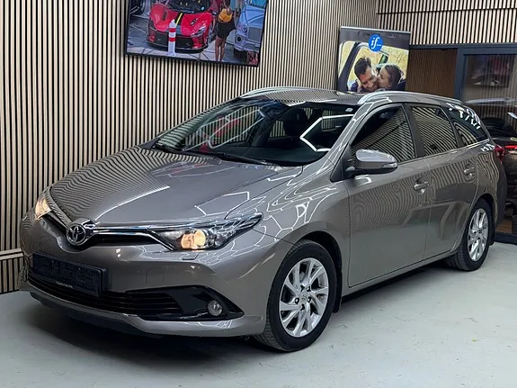 Toyota Auris 2015 photo 2
