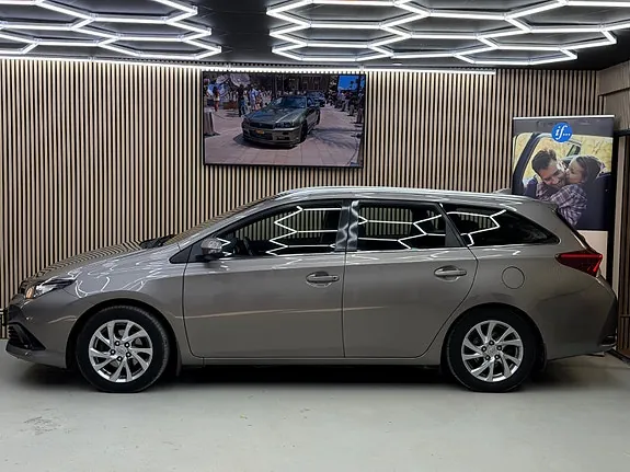 Toyota Auris 2015 photo 4