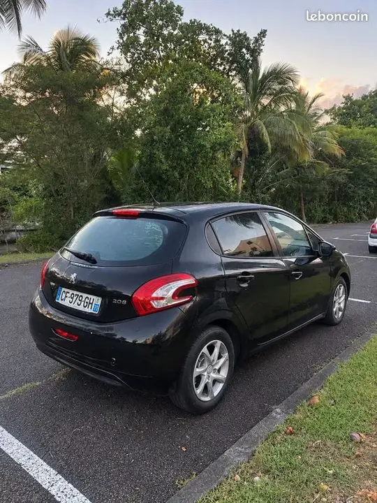 Peugeot 208 2012 photo 4