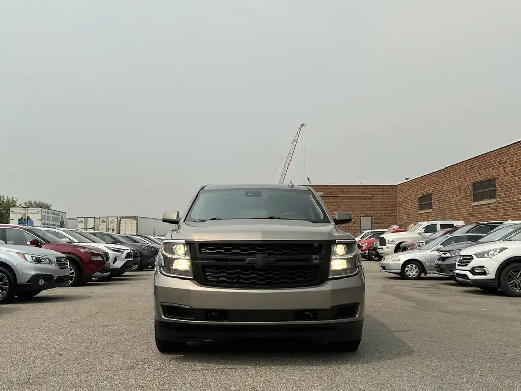 Chevrolet Suburban 2019 photo 2