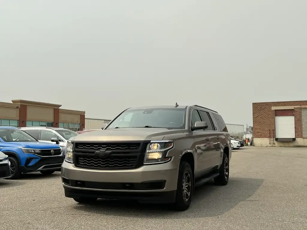 Chevrolet Suburban 2019 photo 3