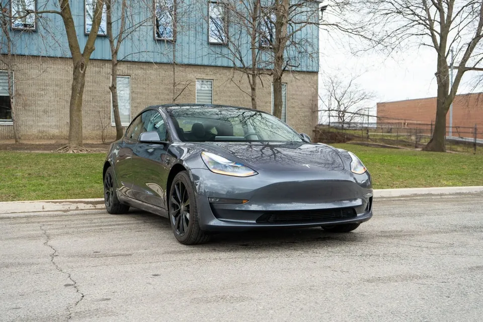 Tesla Model 3 2023 photo 3