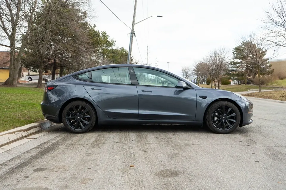 Tesla Model 3 2023 photo 4