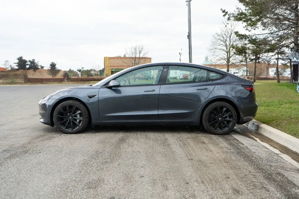 Tesla Model 3 2023 photo 5
