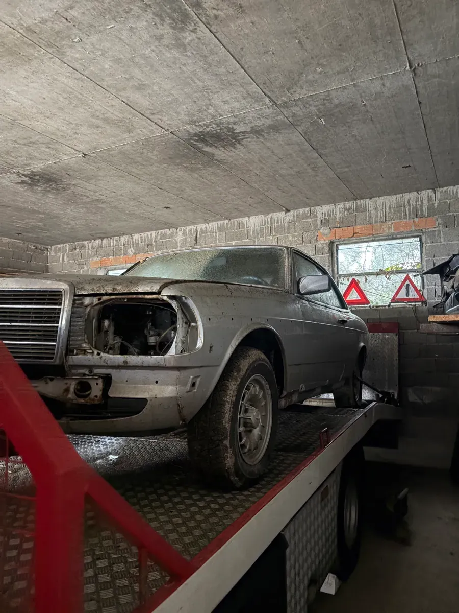 Mercedes-Benz W123 1986 photo 2