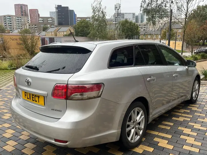 Toyota Avensis 2011 photo 5