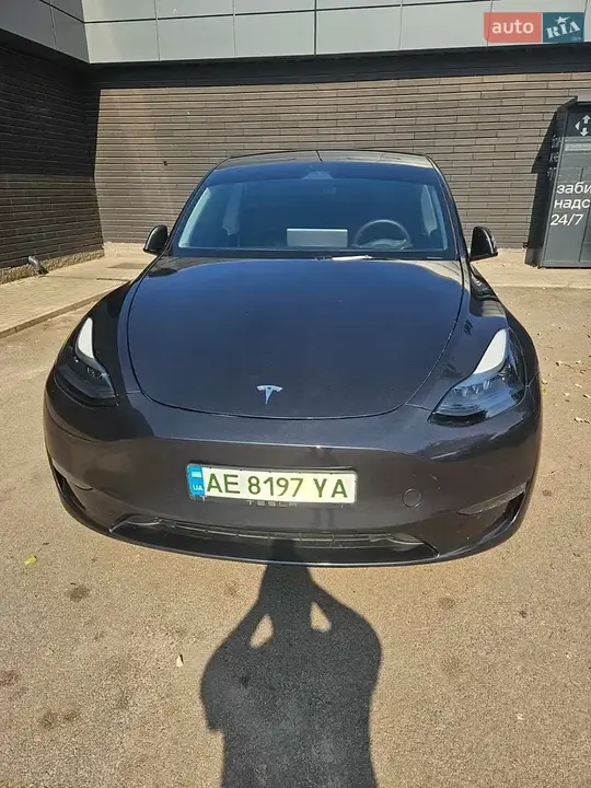 Tesla Model Y 2024 photo 2