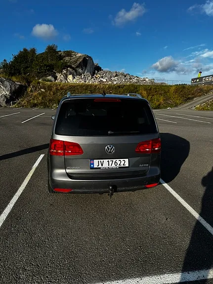 Volkswagen Touran 2012 photo 2