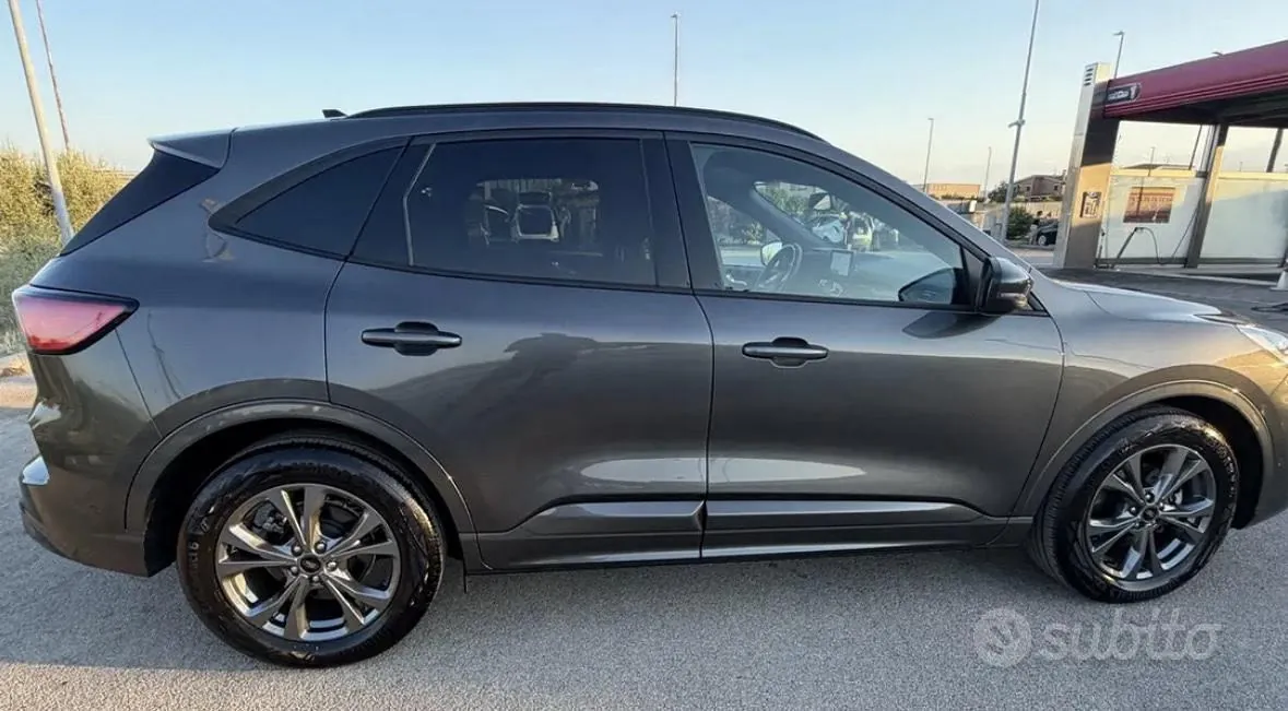Ford Kuga 2022 photo 2