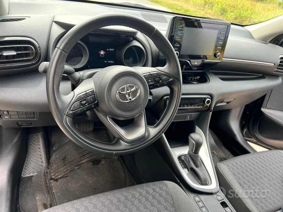 Toyota Yaris 2023 photo 3