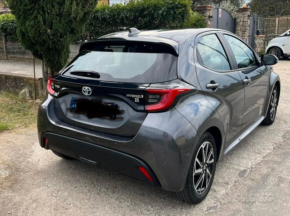Toyota Yaris 2023 photo 2