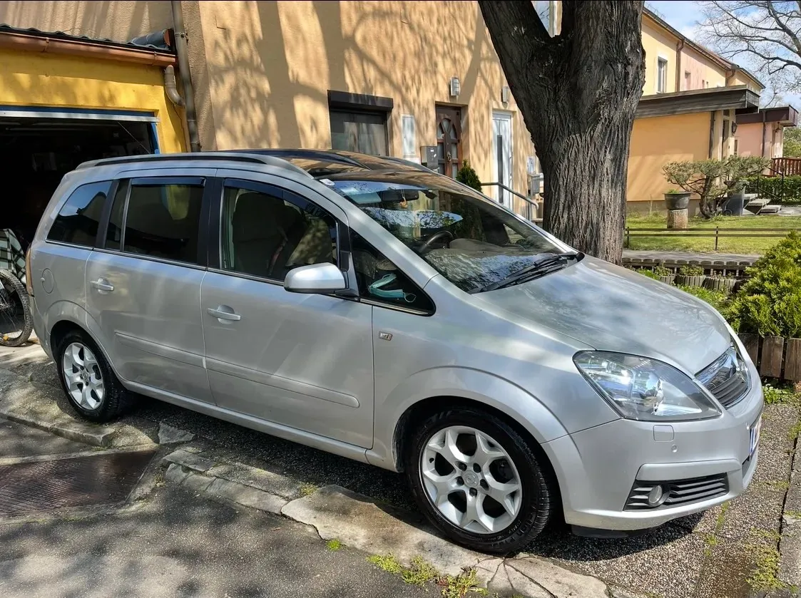 Opel Zafira 2006 photo 2