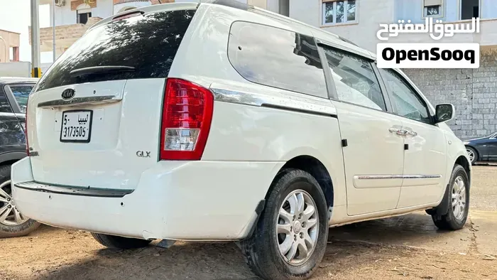 Kia Carens 2010 photo 3