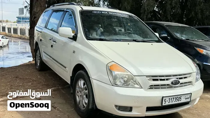 Kia Carens 2010 photo 4