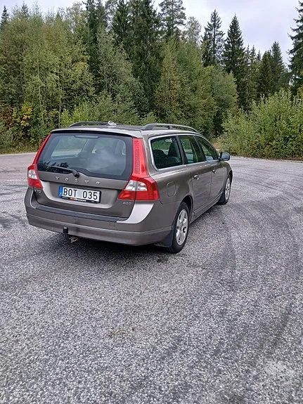 Volvo V70 2010 photo 4