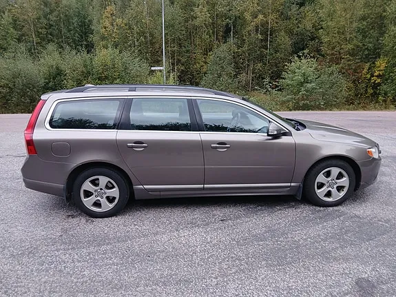 Volvo V70 2010 photo 3