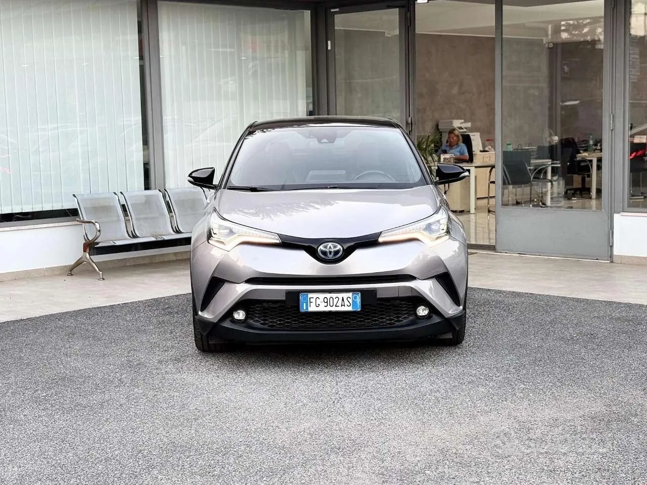Toyota C-Hr 2016 photo 2