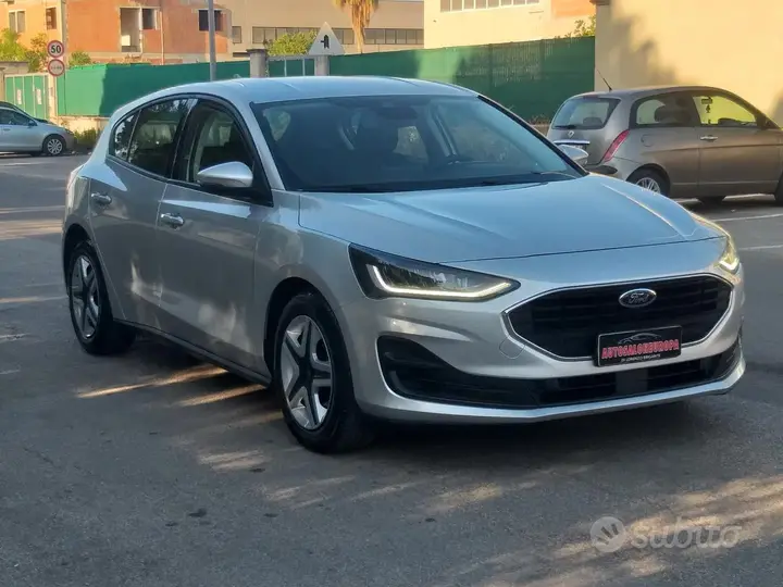 Ford Focus 2022 photo 2
