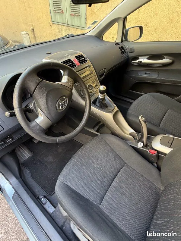 Toyota Auris 2011 photo 4