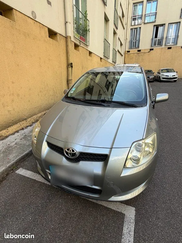 Toyota Auris 2011 photo 3