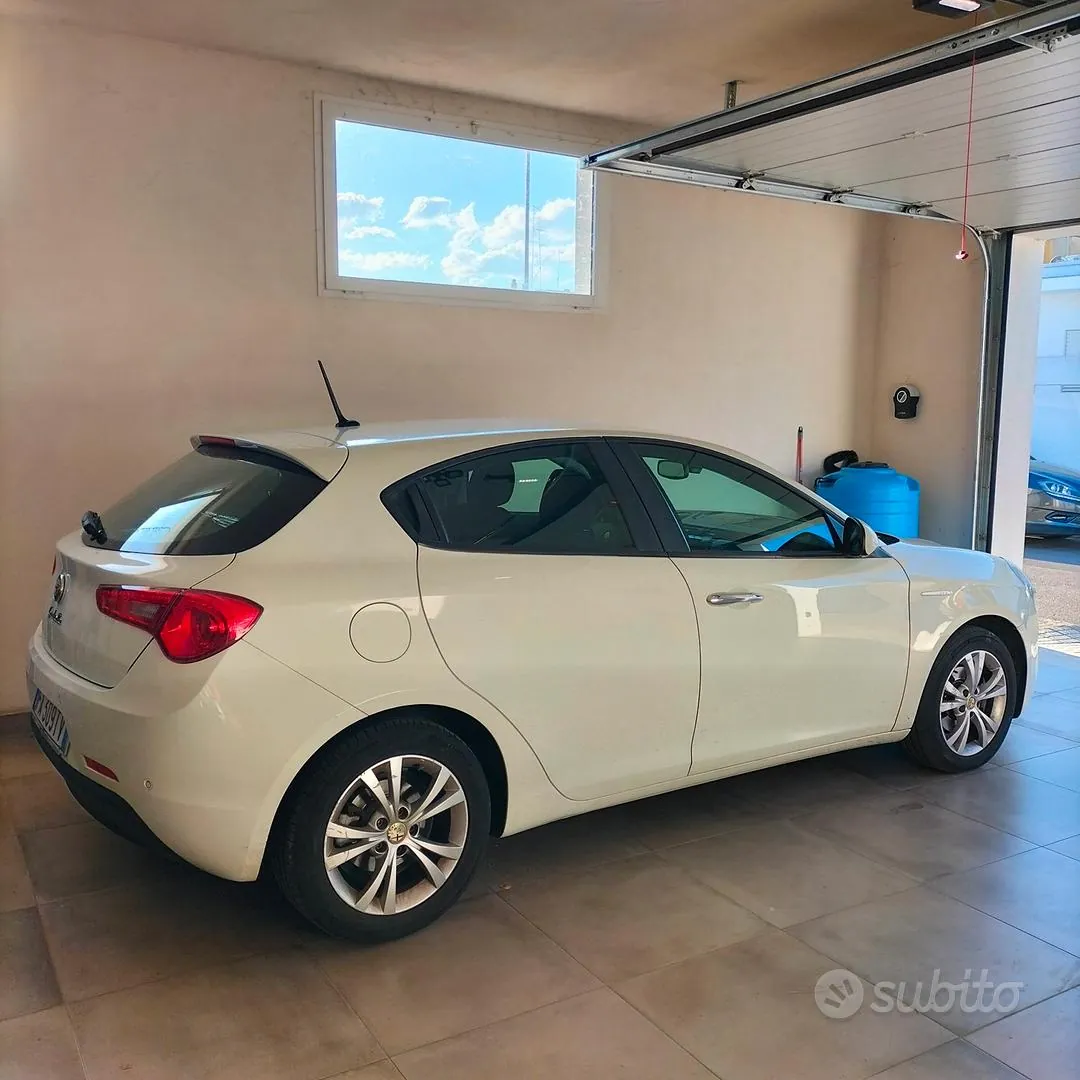 Alfa Romeo Giulietta 2015 photo 2
