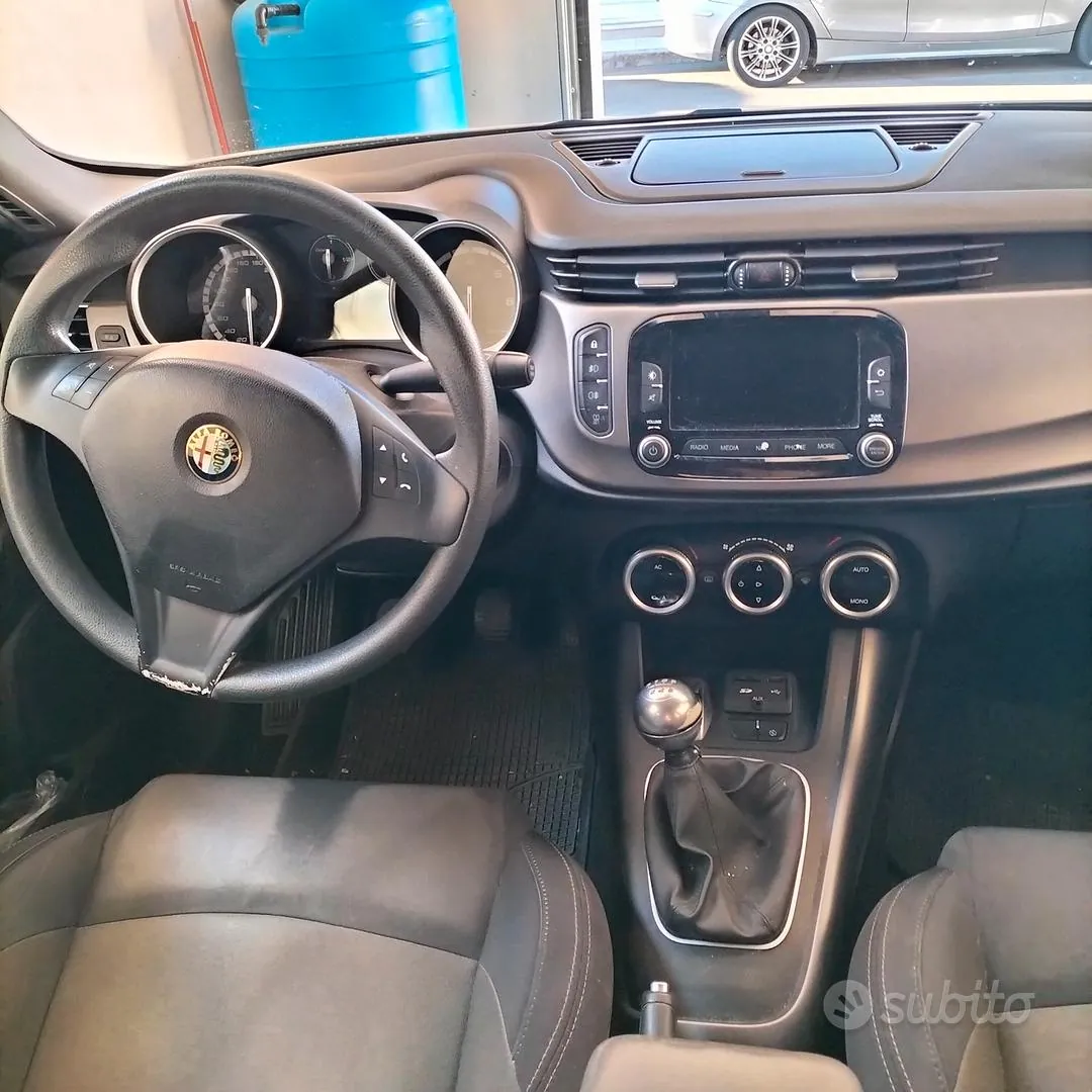 Alfa Romeo Giulietta 2015 photo 5