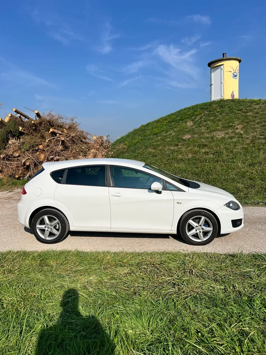 Seat Leon 2010 photo 3