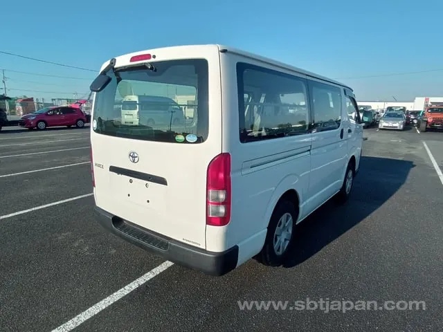 Toyota Hiace Van 2020 photo 4