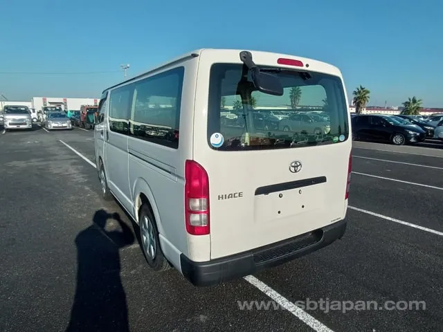 Toyota Hiace Van 2020 photo 3