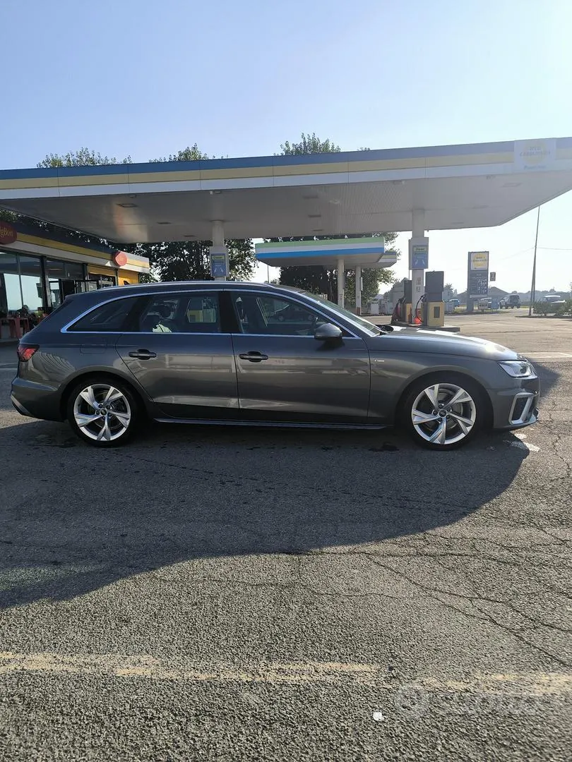 Audi A4 Avant 2022 photo 2