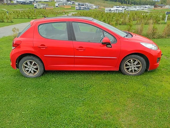 Peugeot 207 2011 photo 3