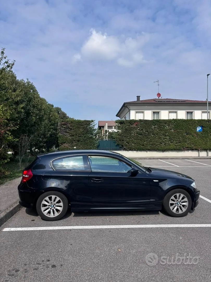 BMW 118 2009 photo 3