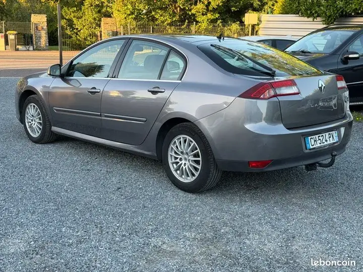 Renault Laguna 2012 photo 4