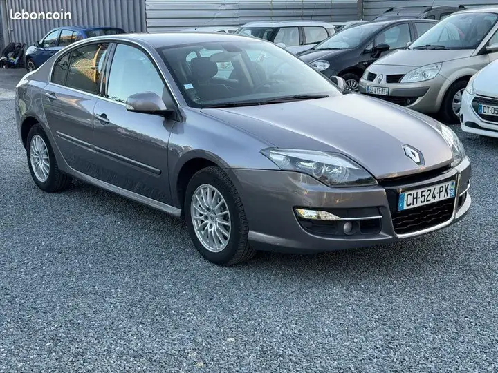 Renault Laguna 2012 photo 2
