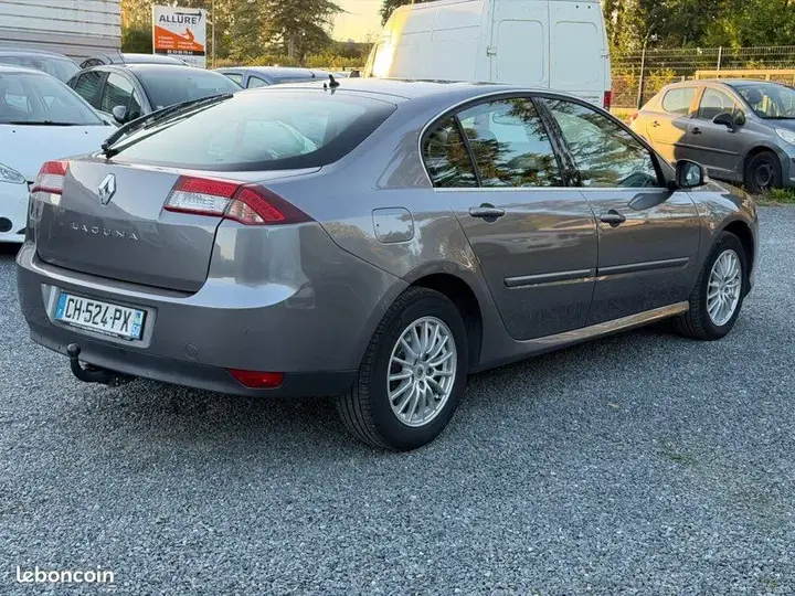 Renault Laguna 2012 photo 3